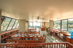 Breakfast, lunch, dinner served; local and international cuisine