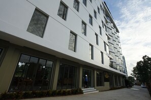 Front of property - Golden Daisy Hotel (Phu Quoc)