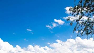 Rannalla, snorklausmahdollisuus, rantalentopallomahdollisuus