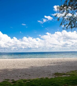 Am Strand, Schnorcheln, Volleyball, Motorbootfahrt