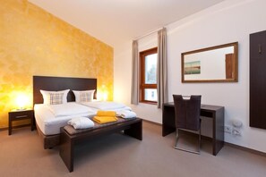 1 bedroom, hypo-allergenic bedding, desk, laptop workspace - Seeresidenz Klink (Klink)