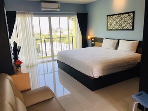 Minibar, desk, blackout drapes, WiFi - Phuket Chinoinn Hotel (Phuket)