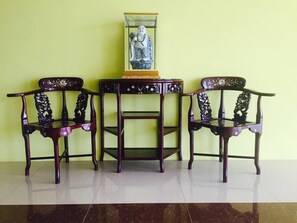 En 32-tommers LCD-TV med Parabol-TV samt TV