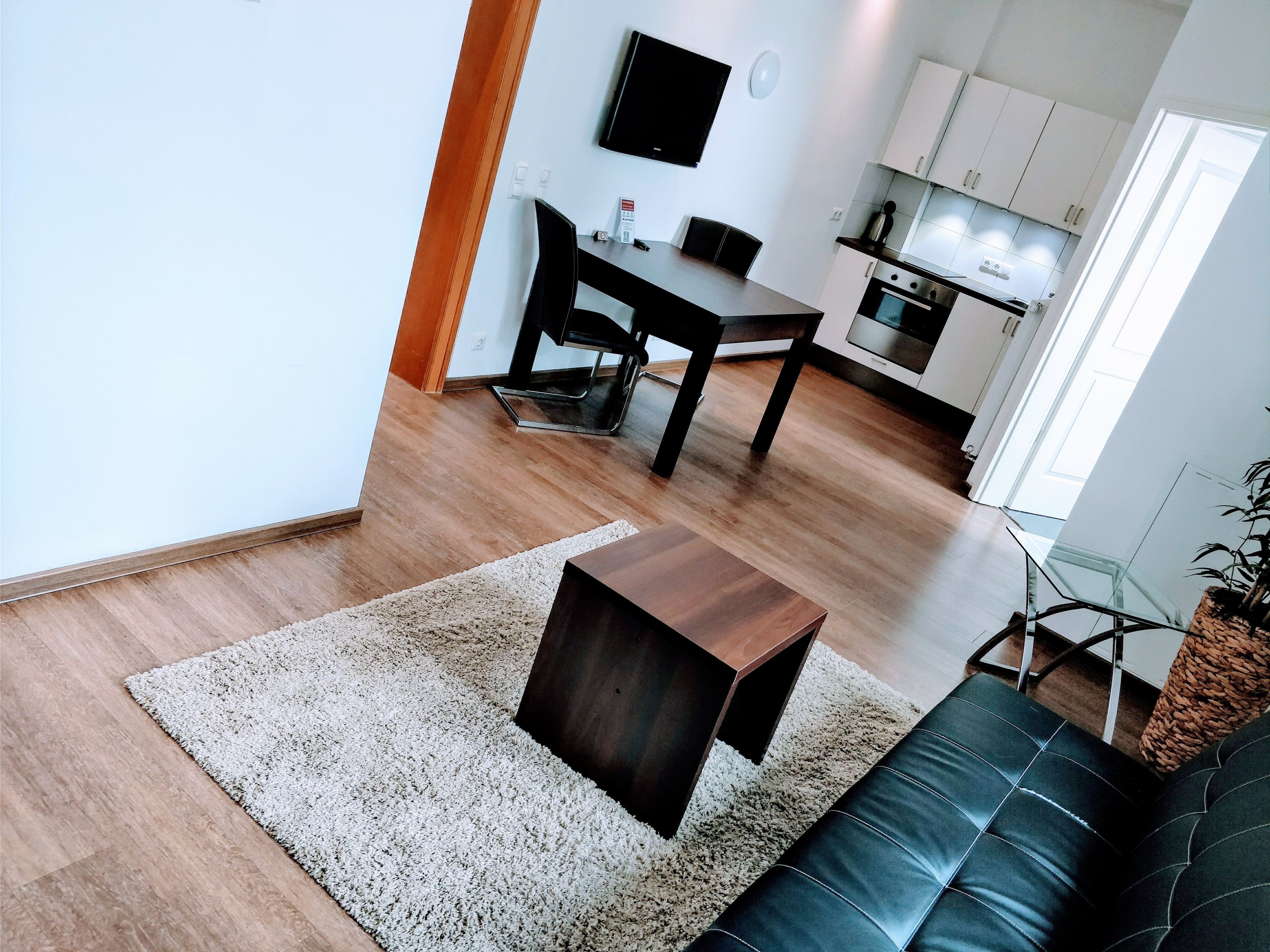 basic apartment | private kitchen | stovetop, coffee/tea maker, electric kettle, cookware/dishes/utensils