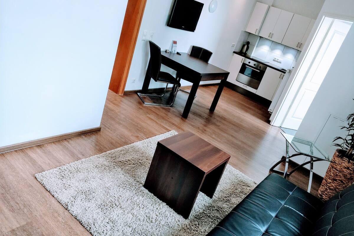 basic apartment | private kitchen | stovetop, coffee/tea maker, electric kettle, cookware/dishes/utensils