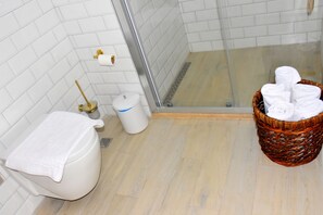 Shower, free toiletries, hair dryer, slippers - Fiska Butik Hotel (Marmaris)