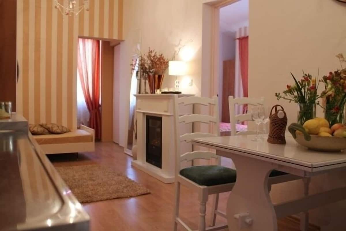 Apartment, Sea View (2+1+2, ptk) | Living room | Flat-screen TV