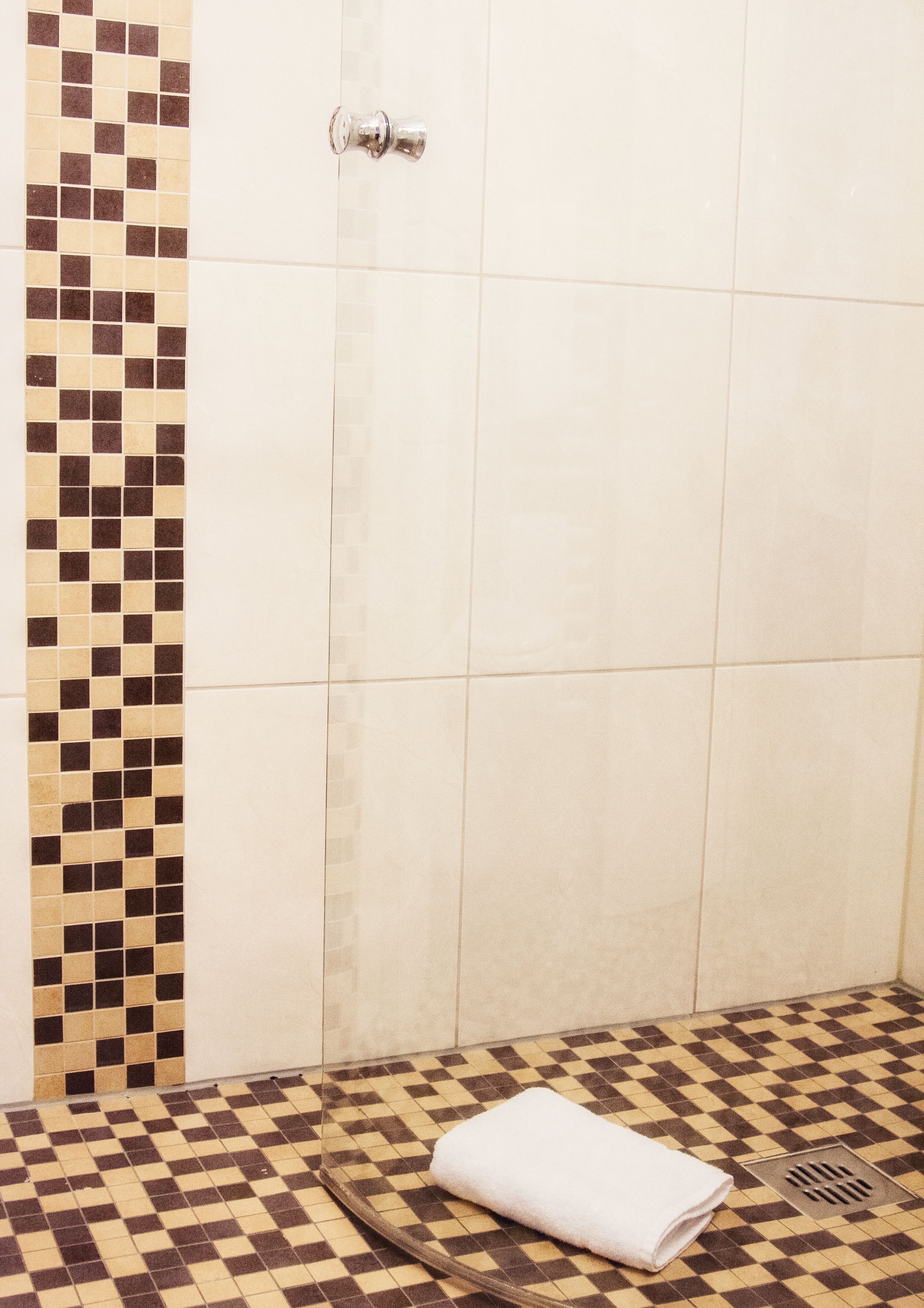 classic triple room | bathroom | shower, free toiletries, hair dryer, towels