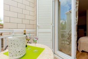 Zimmersafe, kostenlose Babybetten, kostenloses WLAN, Bettwäsche