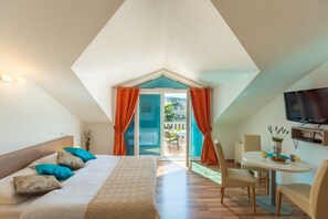 In-room safe, free cribs/infant beds, free WiFi, bed sheets