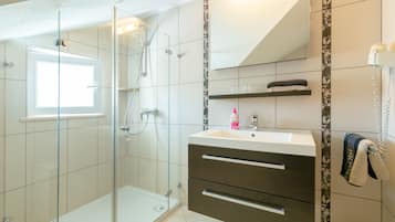 Shower, free toiletries, hair dryer, towels