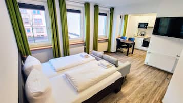 Classic Triple Room | Living area