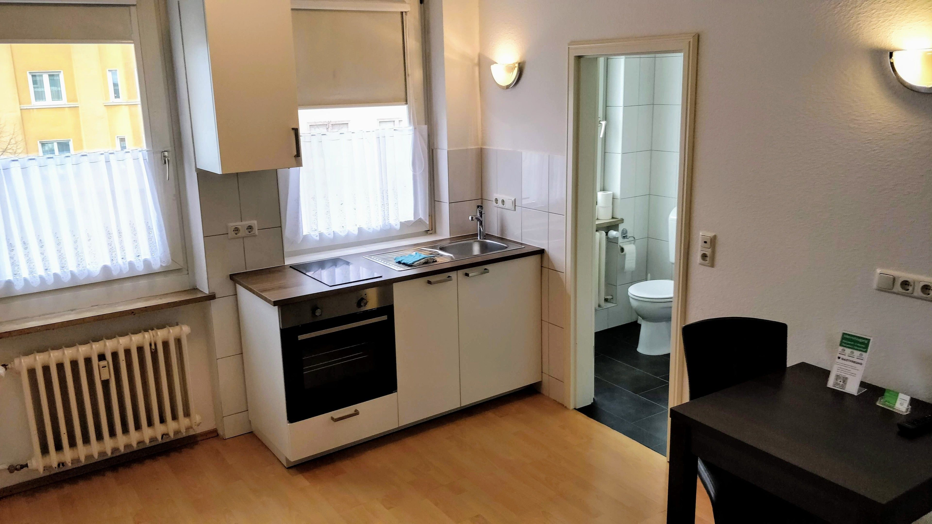 economy studio | living area | flat-screen tv