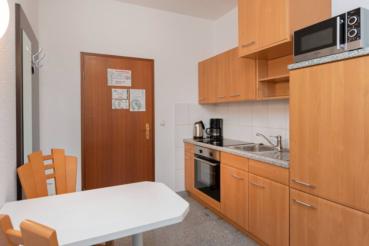 standard studio | private kitchen | fridge, microwave, stovetop, electric kettle