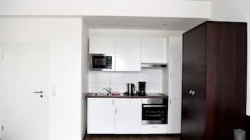 Refrigerador, microondas, placa de cocina, tetera/pava eléctrica