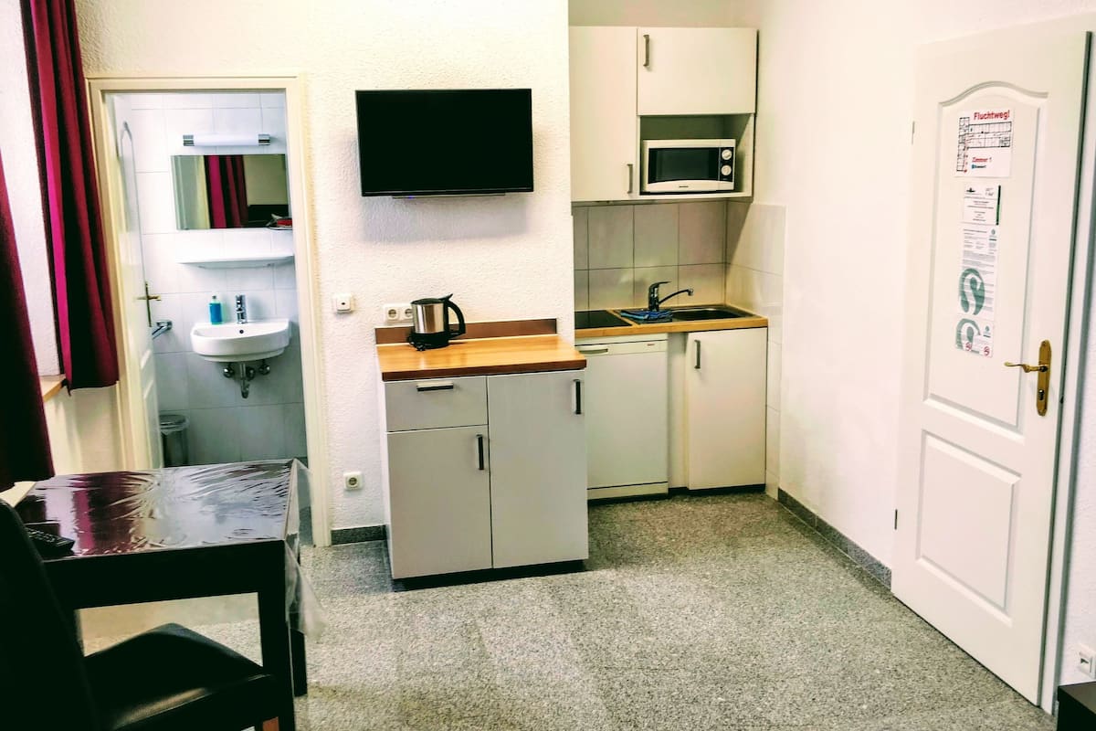 economy studio | private kitchen | fridge, microwave, stovetop, electric kettle