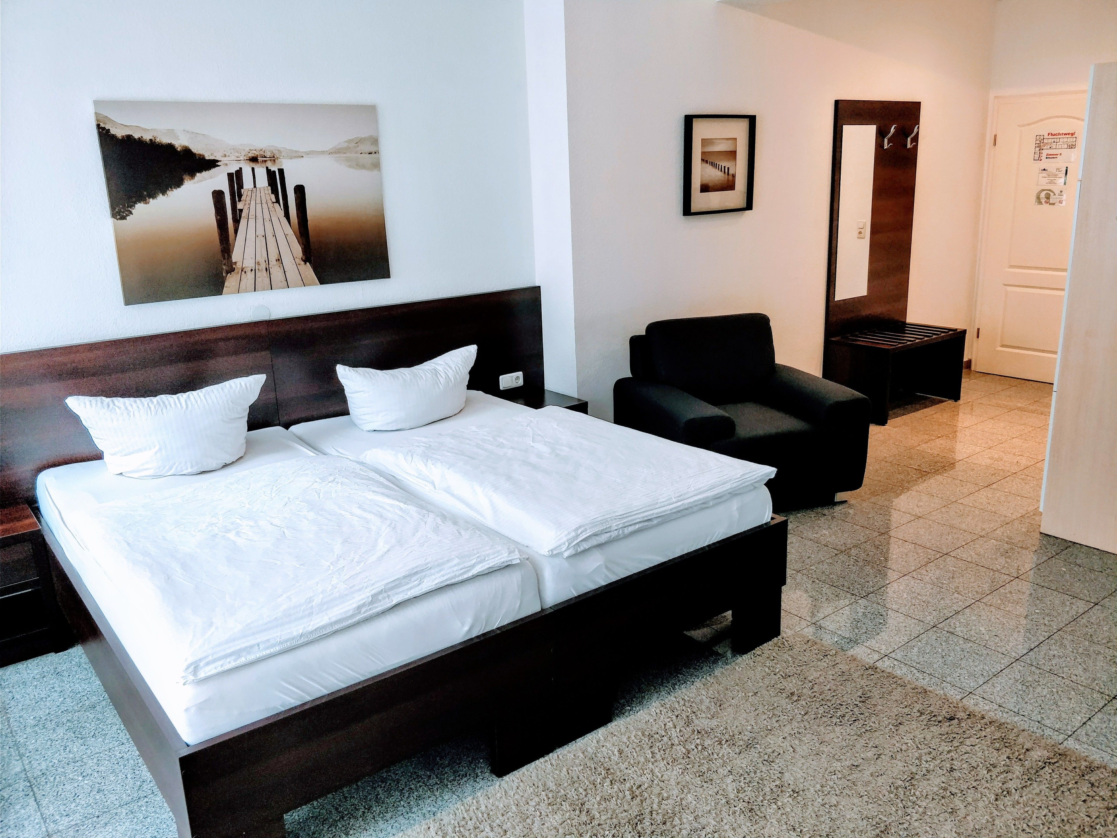 desk, soundproofing, free wifi, bed sheets