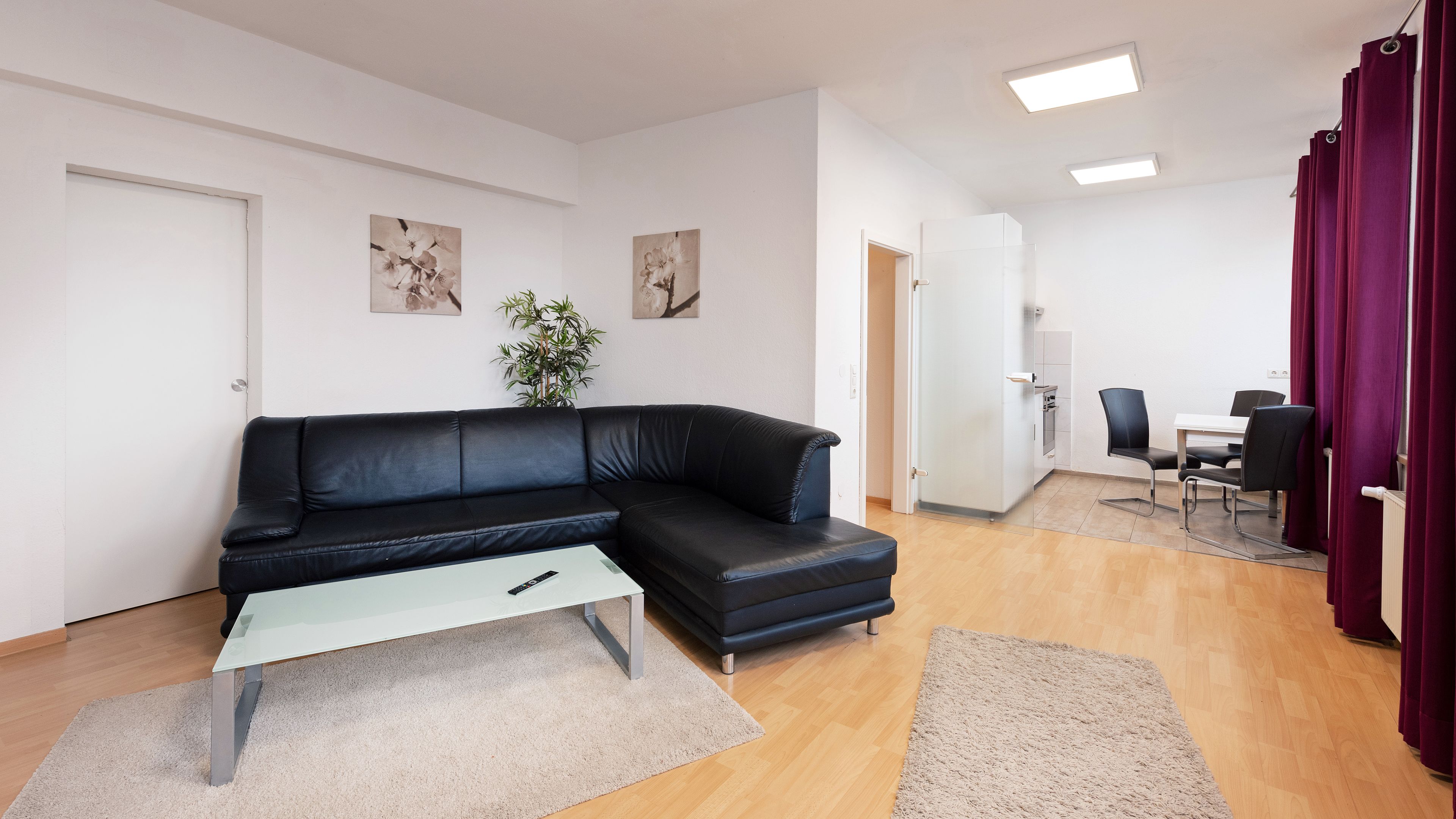 Classic Triple Room | Living area | Flat-screen TV