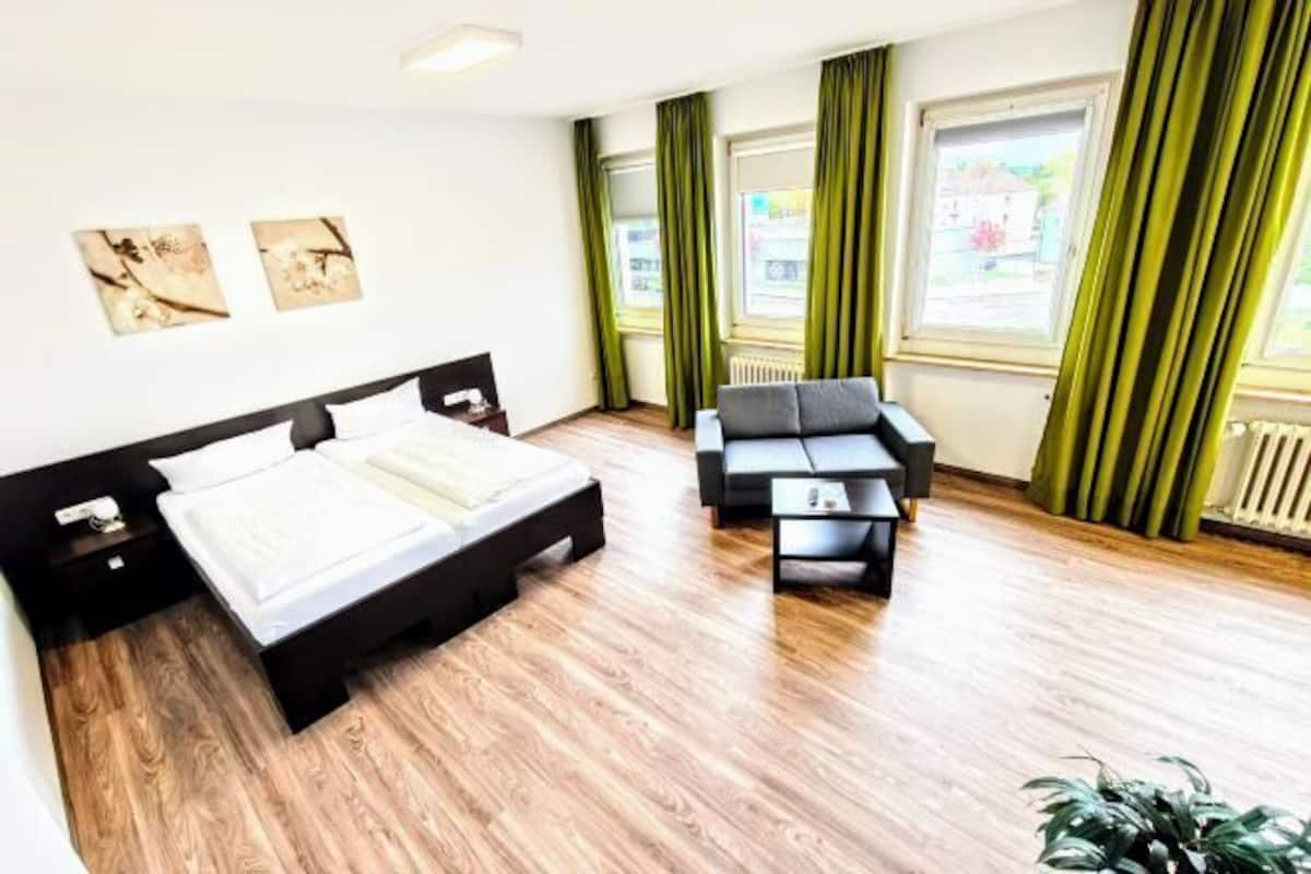 Schreibtisch, schallisolierte Zimmer, kostenloses WLAN, Bettwäsche