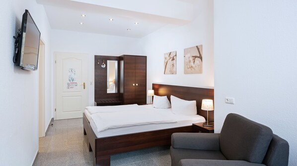 Desk, soundproofing, free WiFi, bed sheets - Boardinghouse - Stadtvilla Budget (Schweinfurt)