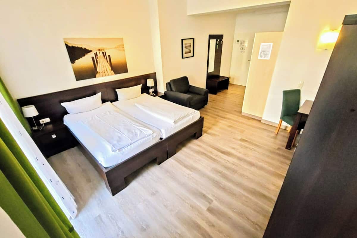 Bureau, chambres insonorisées, Wi-Fi gratuit, draps fournis