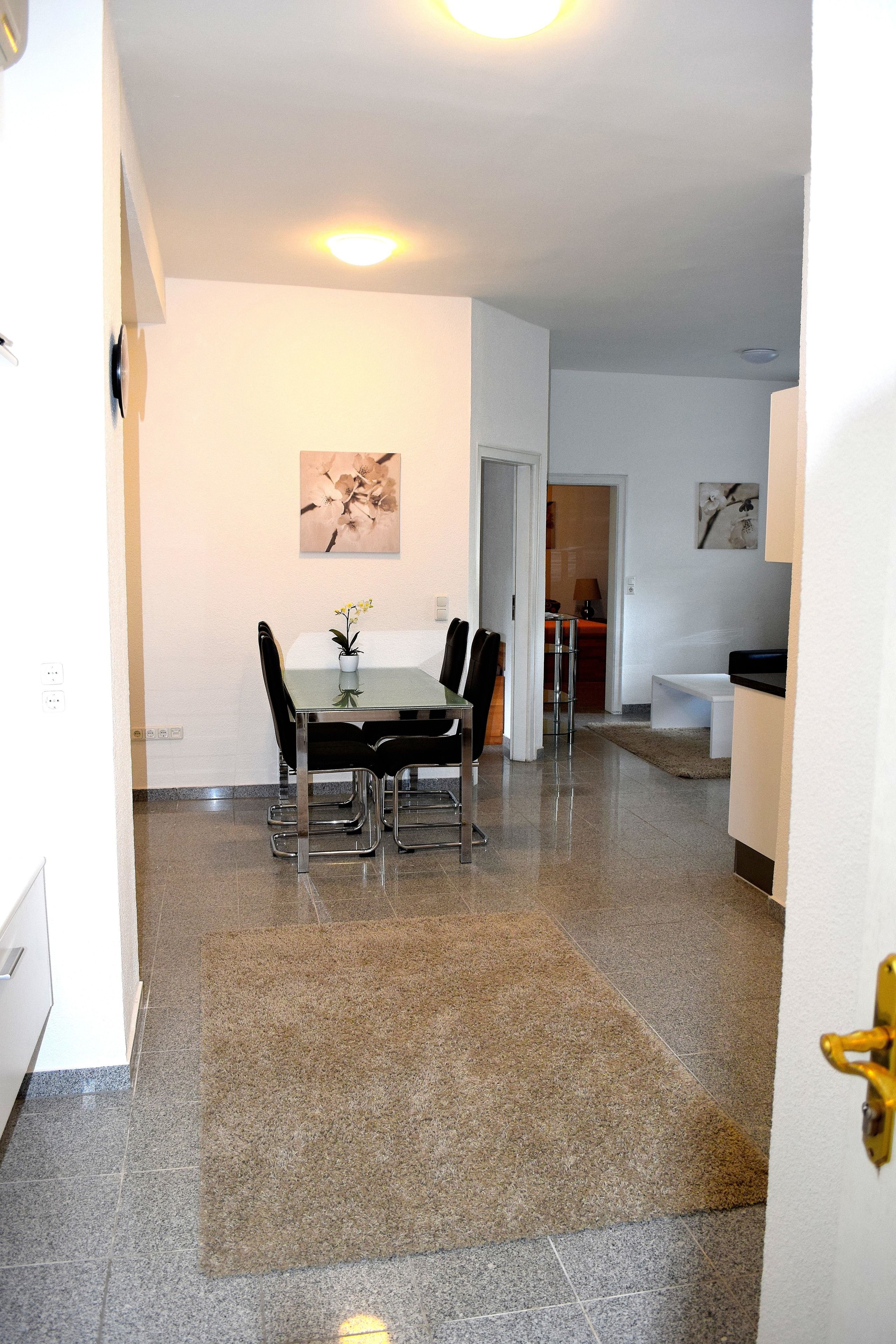 classic triple room | desk, soundproofing, free wifi, bed sheets