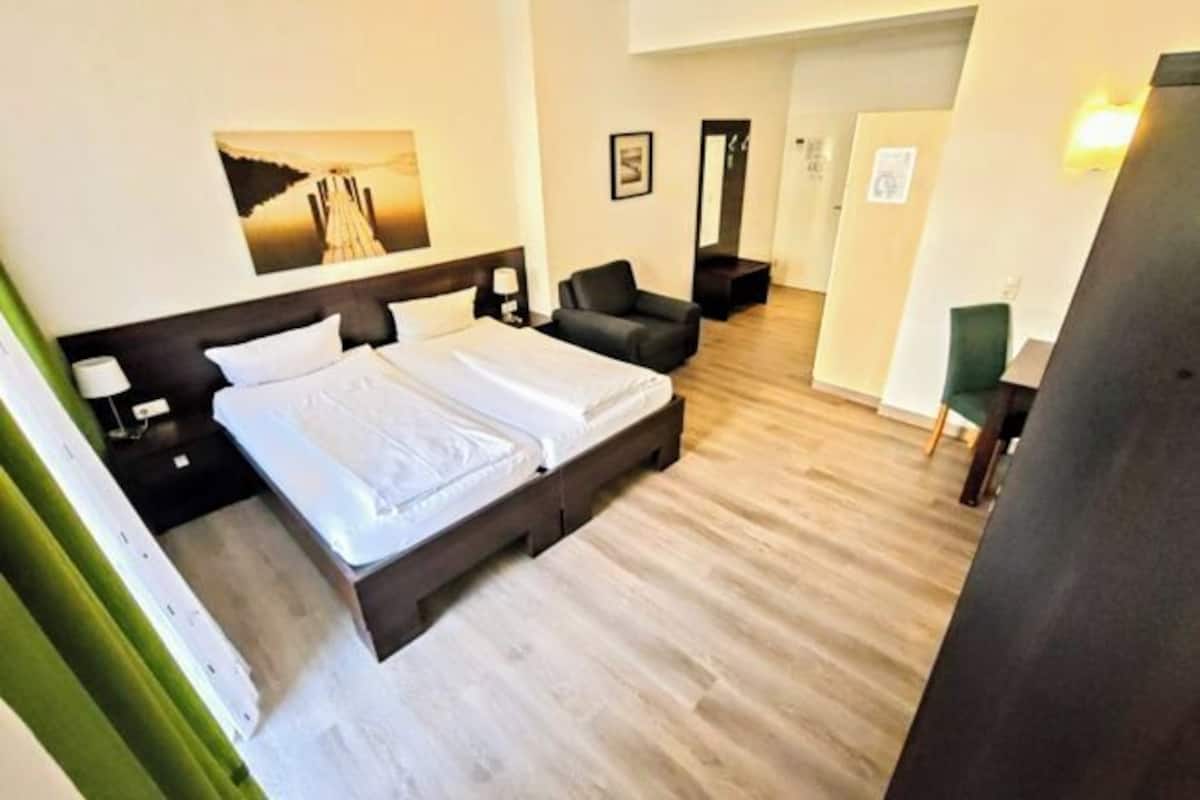 Schreibtisch, schallisolierte Zimmer, kostenloses WLAN, Bettwäsche
