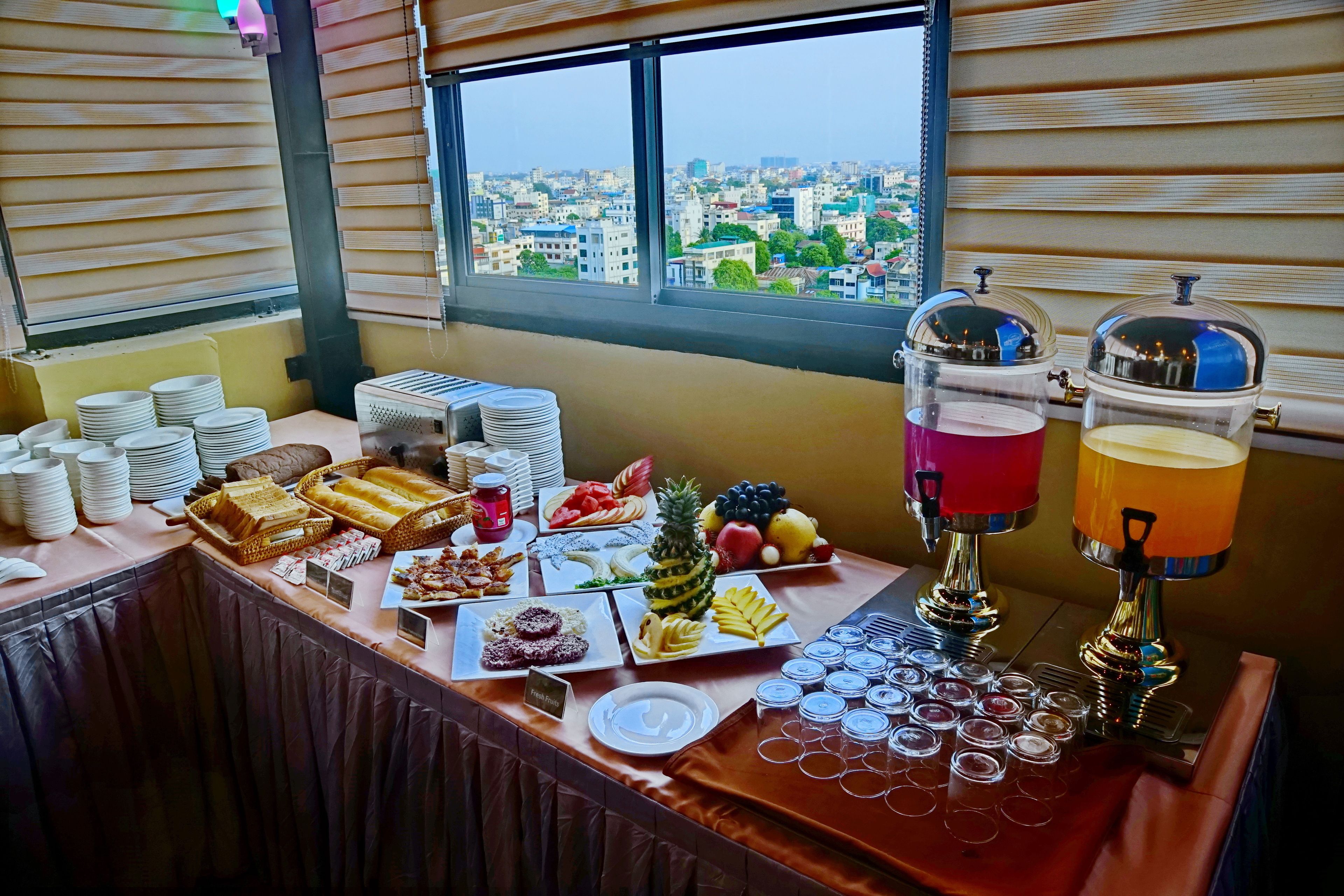 Free on-the-go breakfast 