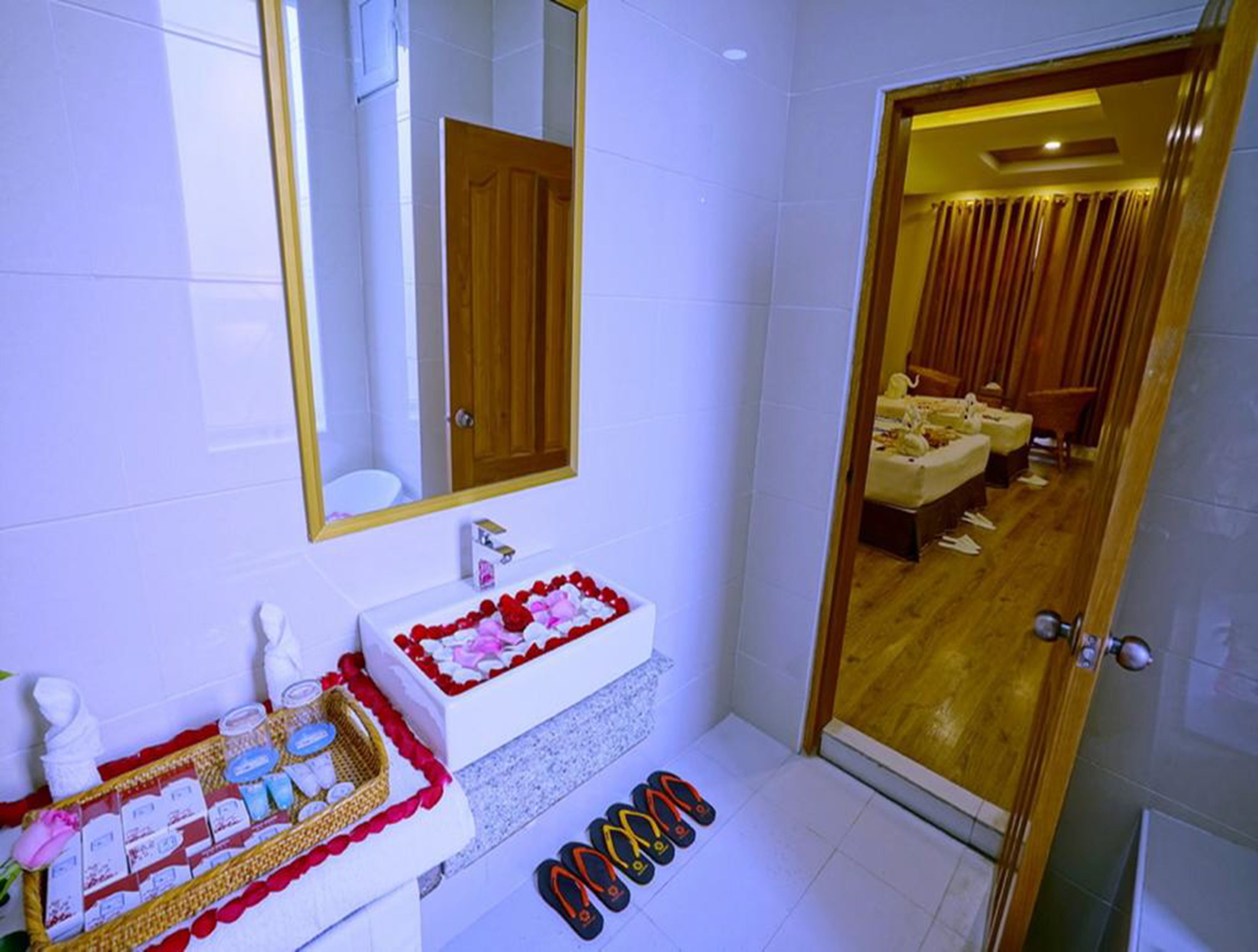 junior suite | premium bedding, minibar, in-room safe, individually furnished