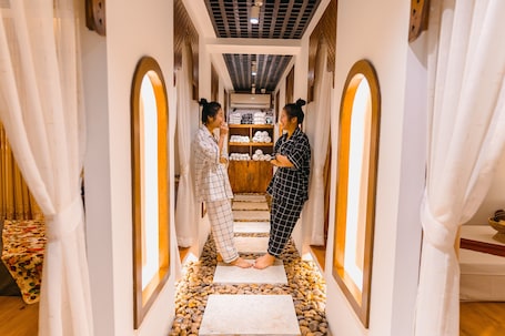 Aromaterapia, masajes tailandeses, exfoliaciones corporales. The Hotel Nova