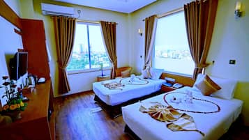 Habitación Deluxe con 1 cama matrimonial o 2 individuales | Vista a la ciudad