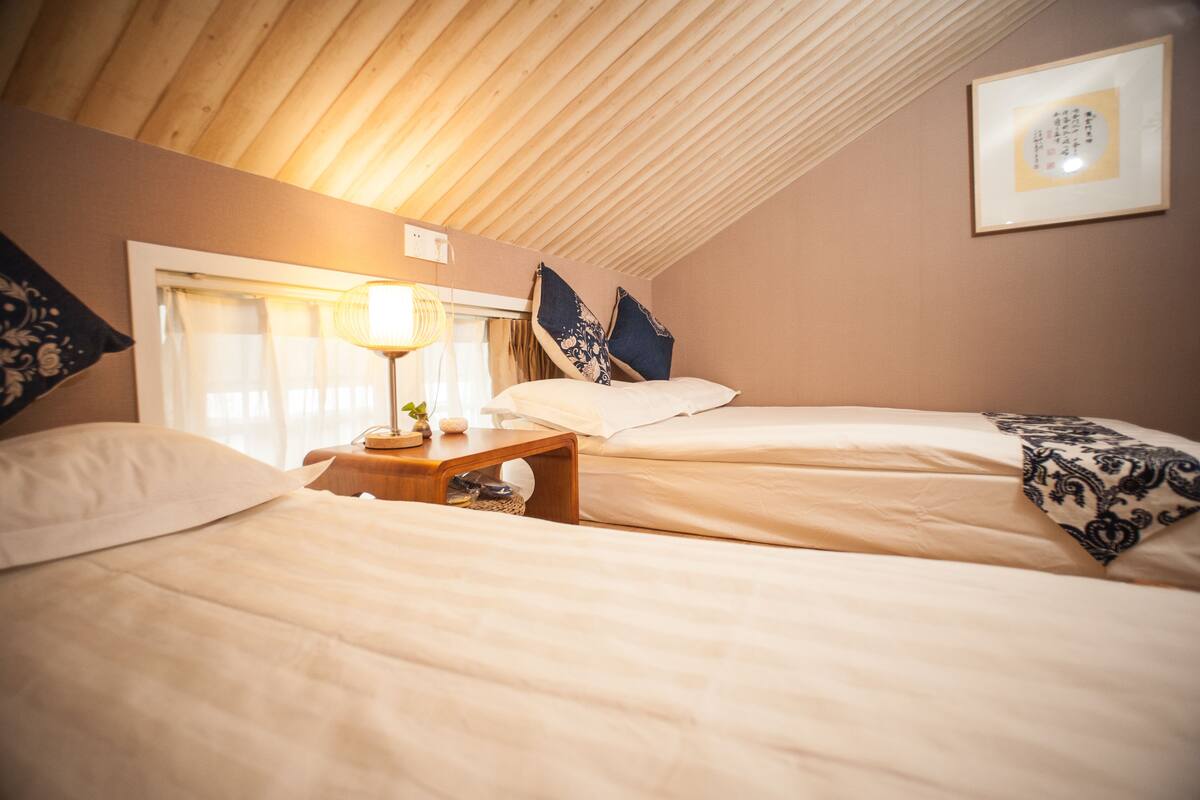 Tatami Family Room C | Desk, blackout drapes, WiFi (free)