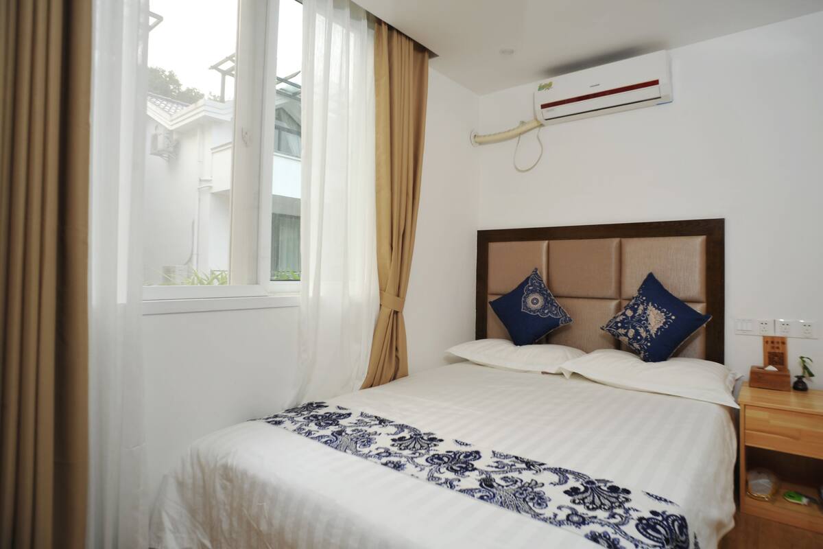 Double Room A | Desk, blackout drapes, WiFi (free)