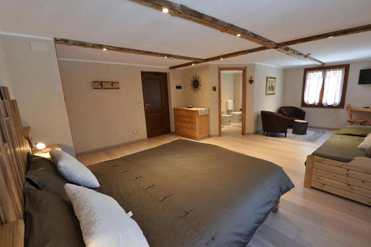 1 bedroom, desk, soundproofing, free wifi