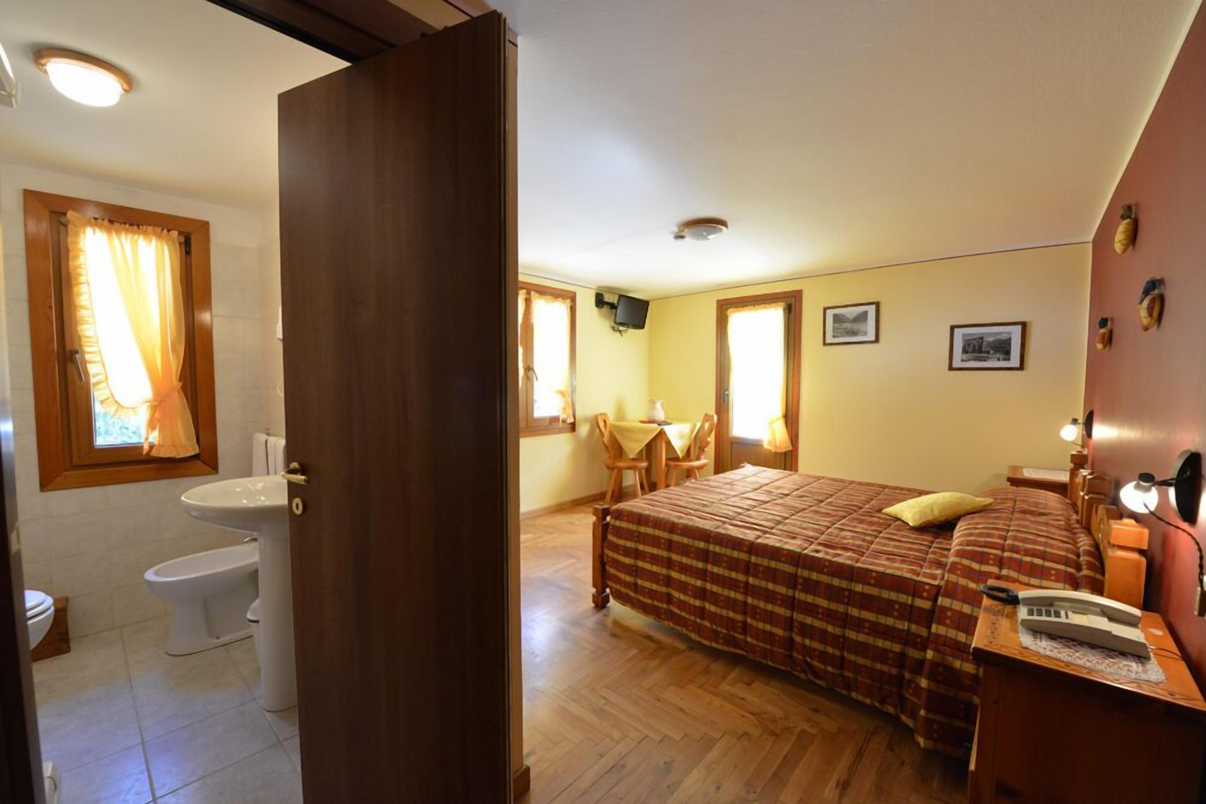 standard double room | 1 bedroom, desk, soundproofing, free wifi