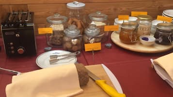 Petit déjeuner buffet (10 EUR par personne)