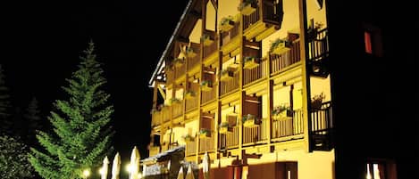 Façade de lâhĂ©bergement - soirĂ©e/nuit