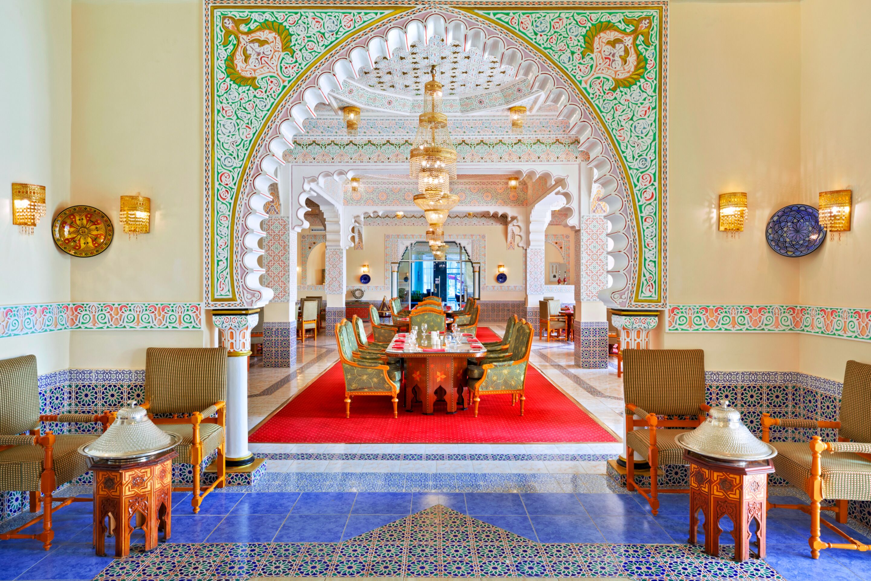 3 间餐厅，供应早餐、午餐和晚餐，亚洲菜