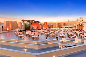 3 restaurants, breakfast, lunch, dinner served; Asian cuisine