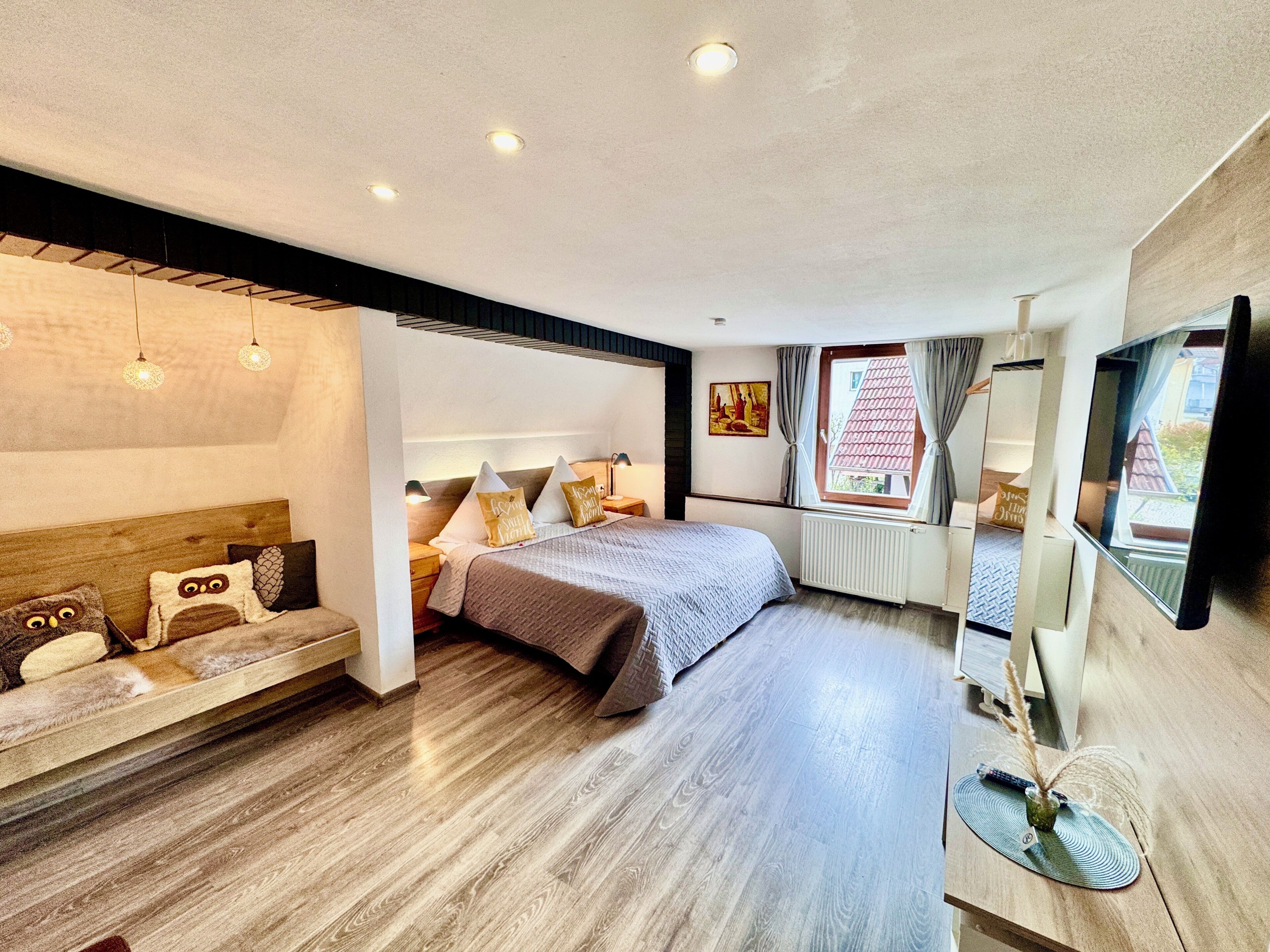 Camera doppia | Biancheria da letto di alta qualità, una scrivania, tende oscuranti