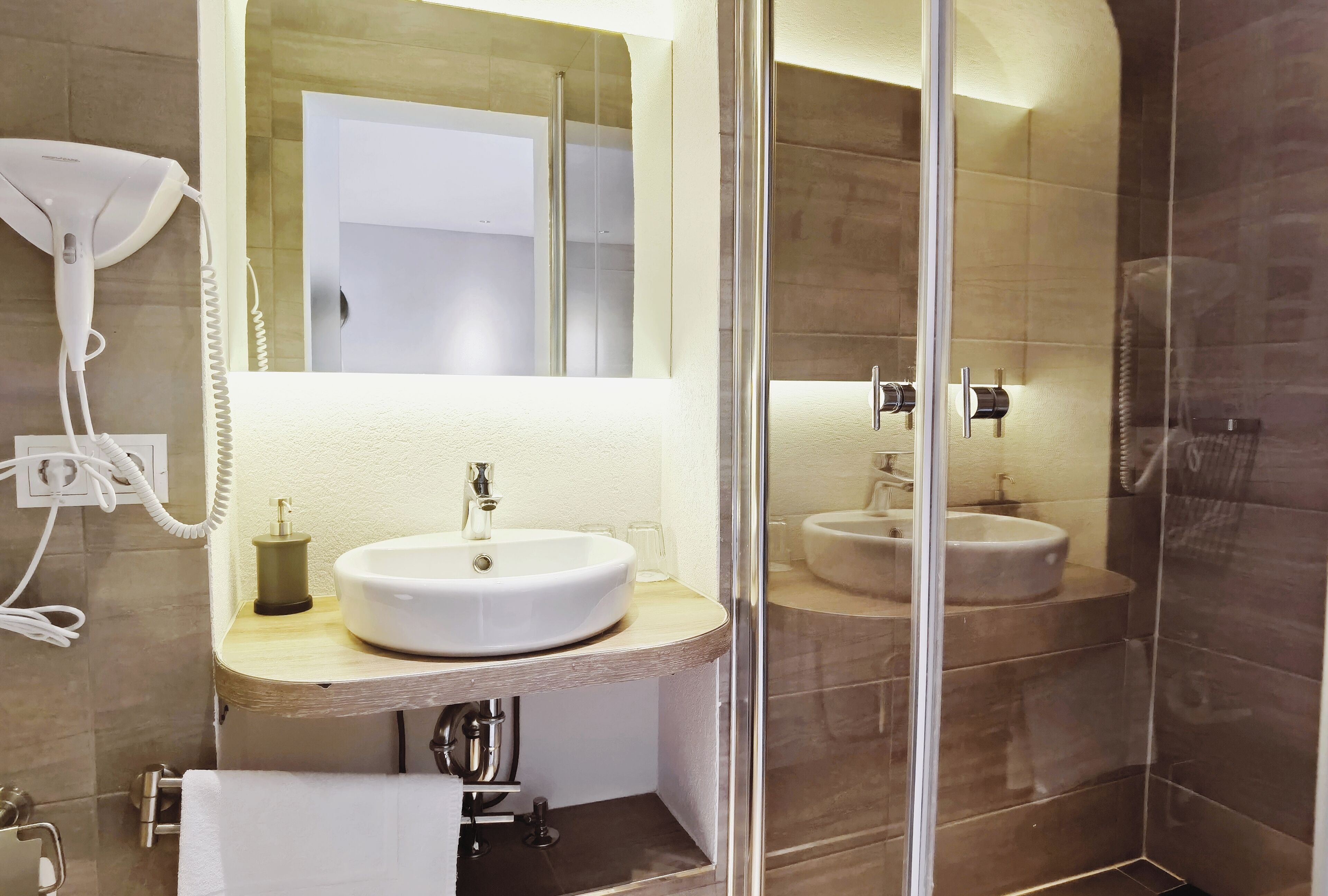 twin room | 1 bedroom, premium bedding, desk, blackout curtains