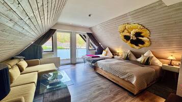 Familienzimmer, Mehrere Betten, Balkon | Hochwertige Bettwaren, Schreibtisch, VerdunkelungsvorhÀnge