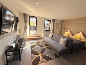 Ropa de cama de alta calidad, escritorio y cortinas blackout