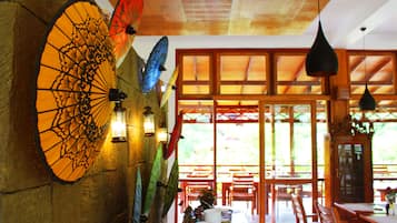 Spécialités Cuisine locale et internationale