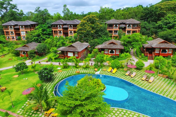 Outdoor pool, pool loungers