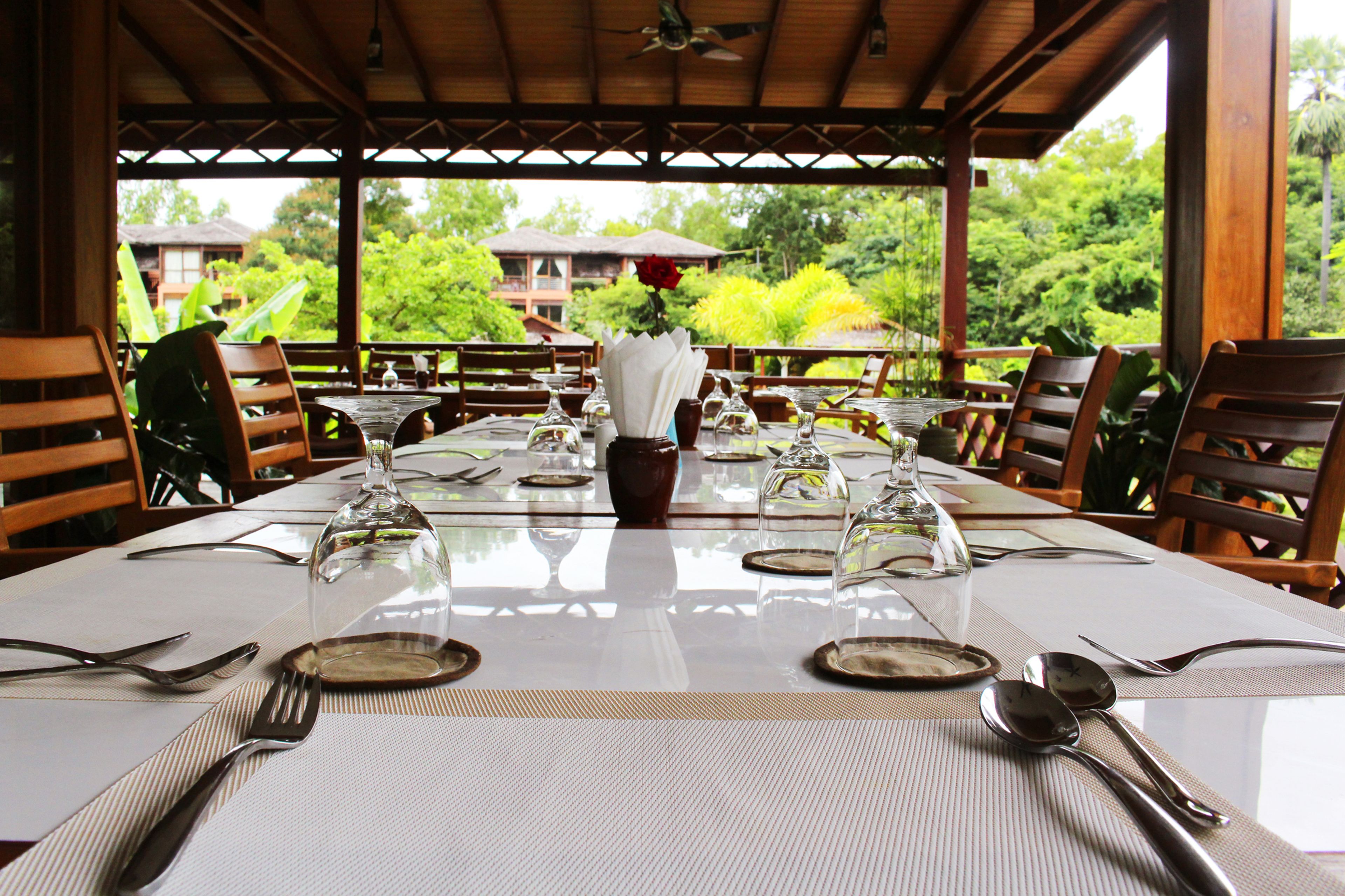 Se sirven desayunos, almuerzos, cenas y cocina local e internacional 