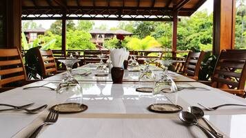 Spécialités Cuisine locale et internationale