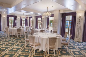 Petit déjeuner buffet servi tous les jours en supplément