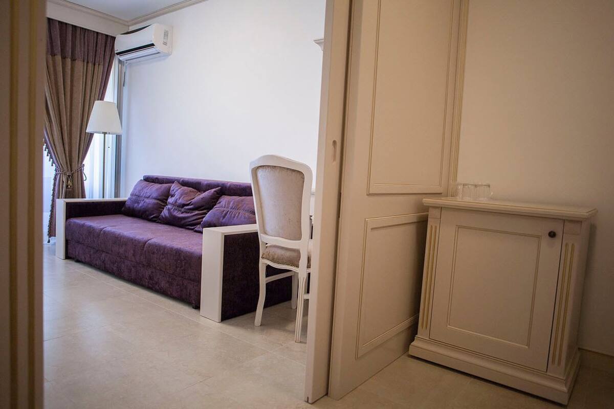 suite | living area | led tv