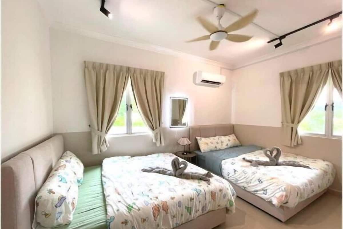 1 kamar tidur, tirai kedap cahaya, dan setrika/meja setrika
